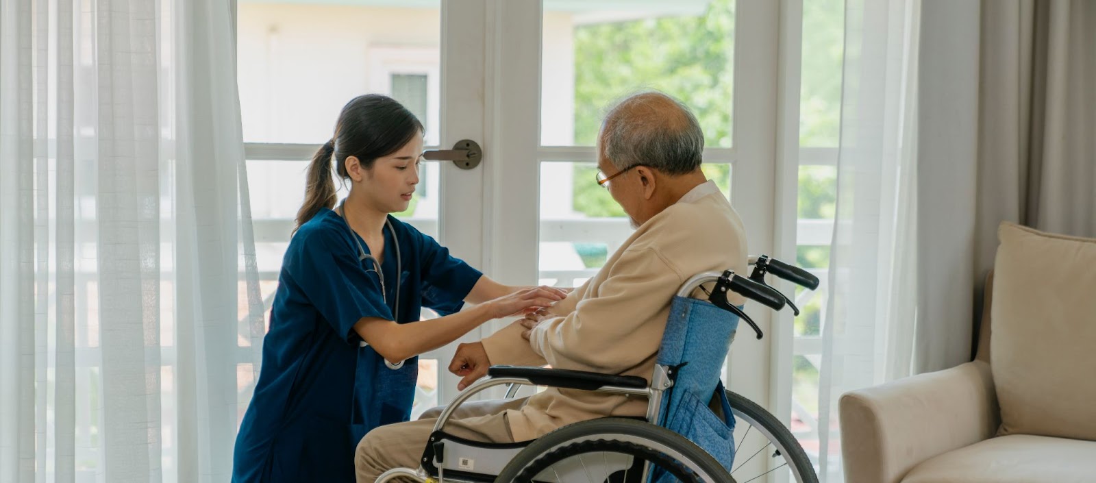 Home Nursing Services vs Home Care Services – What’s the Difference?
